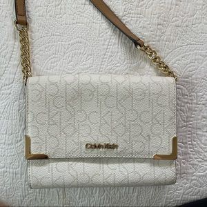 Cross body Calvin Klein purse 👜